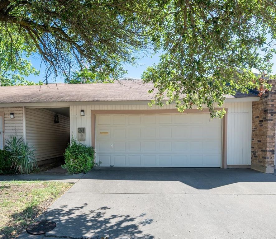 31 Hampshire Circle, Little Rock, AR 72212