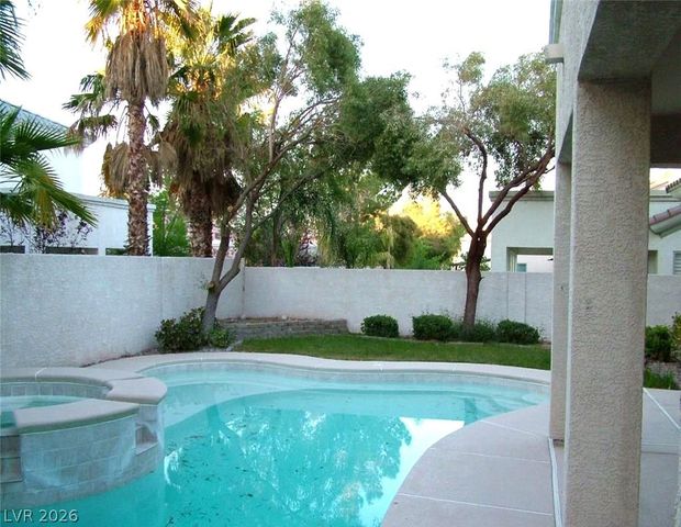 30 CASTLE CREEK Court, Las Vegas, NV 89148