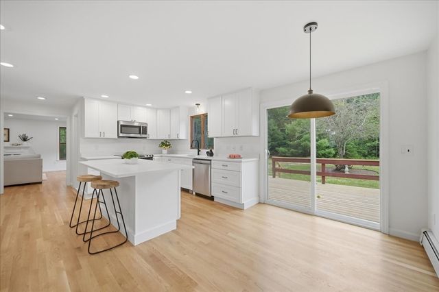 8 Tommy's Ln, Freetown, MA 02717