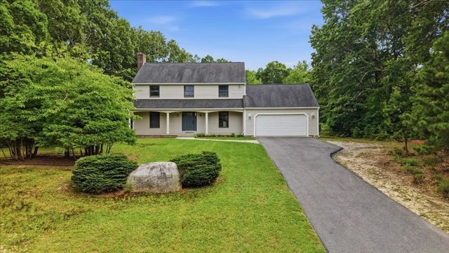 8 Tommy's Ln, Freetown, MA 02717