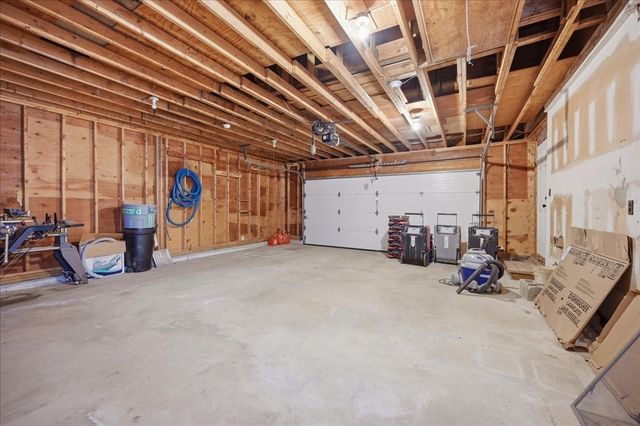 8 Tommy's Ln, Freetown, MA 02717