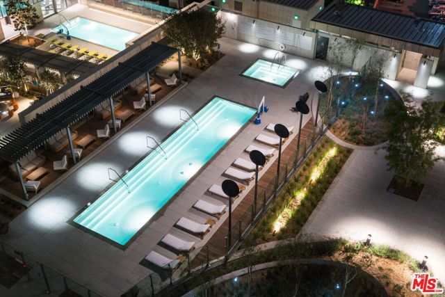 889 Francisco Street 2005, Los Angeles, CA 90017
