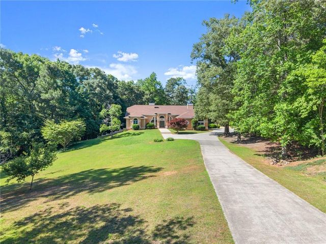 593 Cross Creek Drive, Toccoa, GA 30577