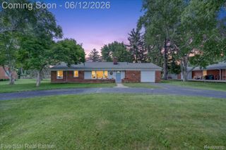 82 E Hurst Drive, Troy, MI 48085