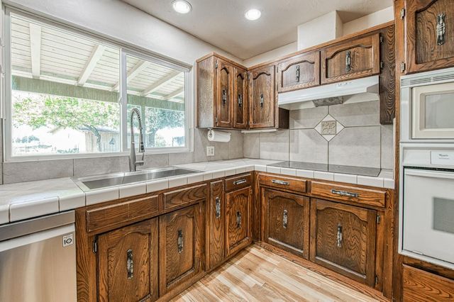 7881 N Thompson Avenue, Clovis, CA 93619