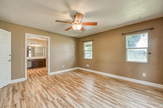 7881 N Thompson Avenue, Clovis, CA 93619