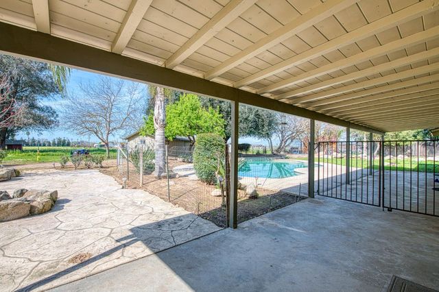 7881 N Thompson Avenue, Clovis, CA 93619