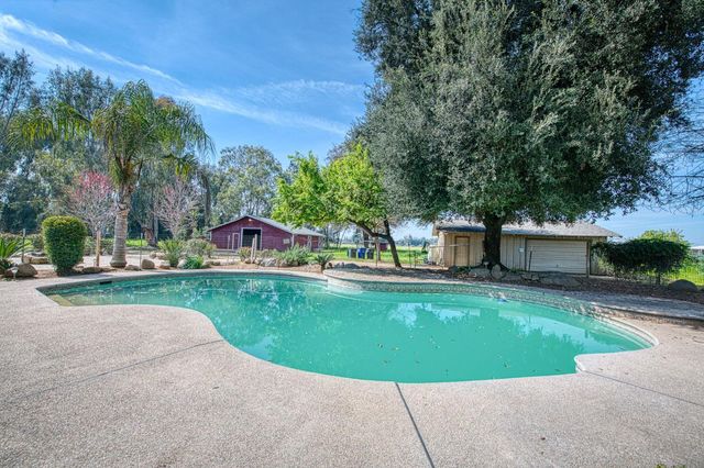 7881 N Thompson Avenue, Clovis, CA 93619