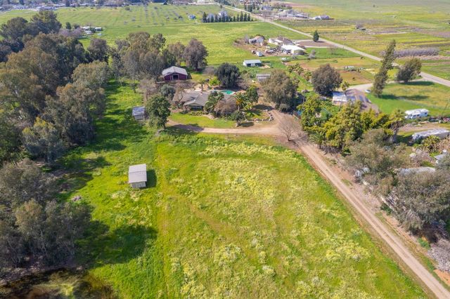 7881 N Thompson Avenue, Clovis, CA 93619