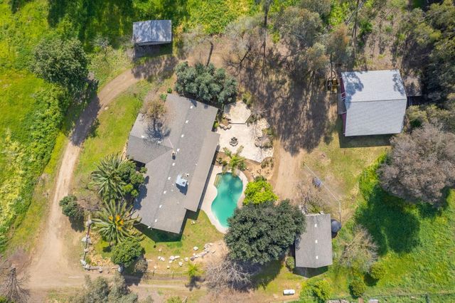 7881 N Thompson Avenue, Clovis, CA 93619