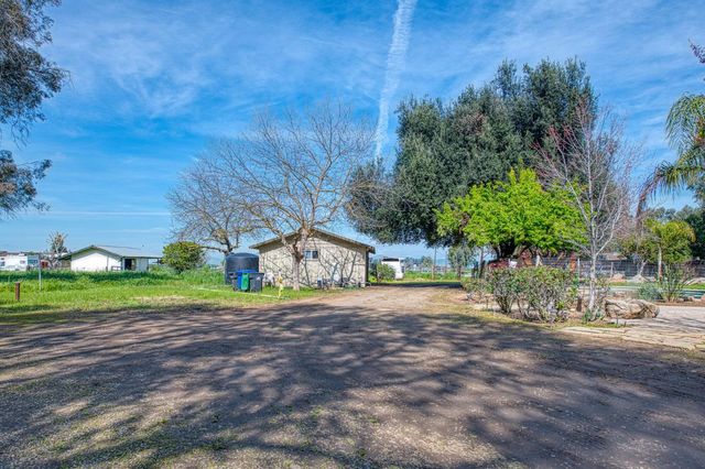 7881 N Thompson Avenue, Clovis, CA 93619