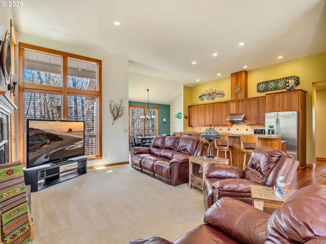 2270 SKYLINE Dr, Seaside, OR 97138