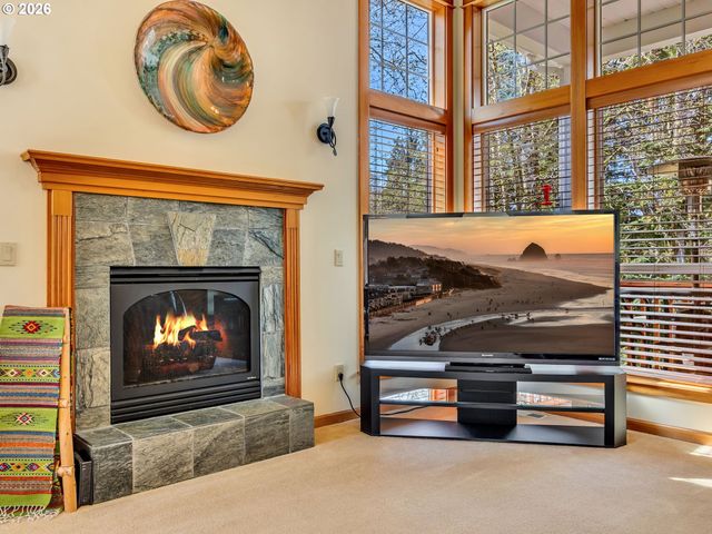 2270 SKYLINE Dr, Seaside, OR 97138