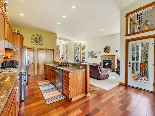 2270 SKYLINE Dr, Seaside, OR 97138