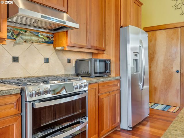 2270 SKYLINE Dr, Seaside, OR 97138
