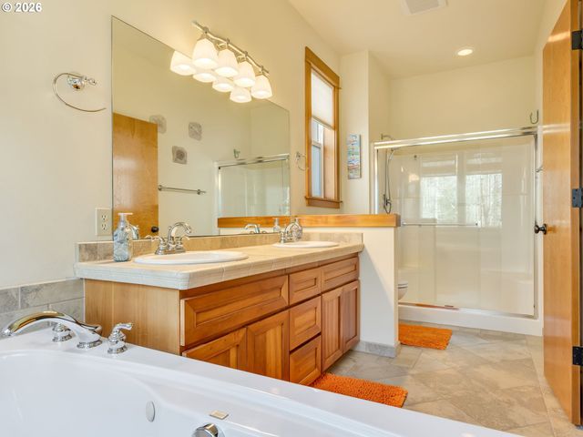 2270 SKYLINE Dr, Seaside, OR 97138