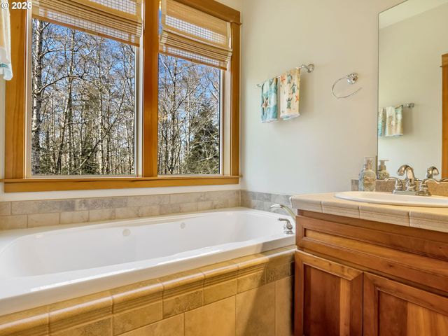 2270 SKYLINE Dr, Seaside, OR 97138