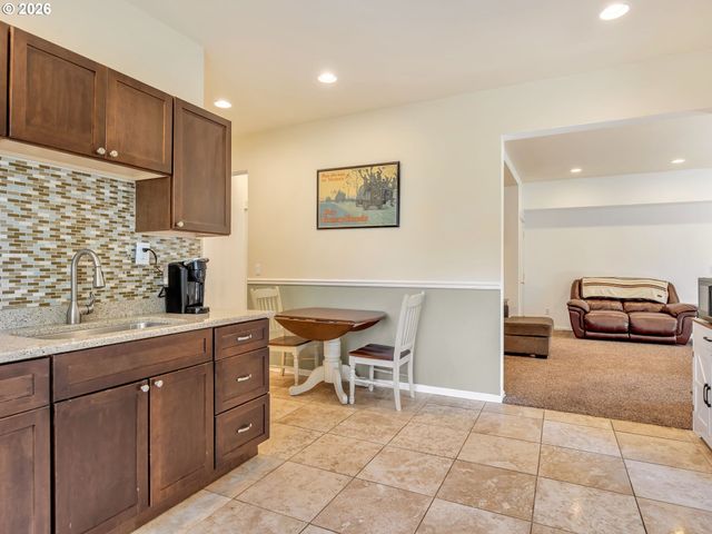 2270 SKYLINE Dr, Seaside, OR 97138