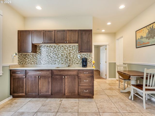 2270 SKYLINE Dr, Seaside, OR 97138