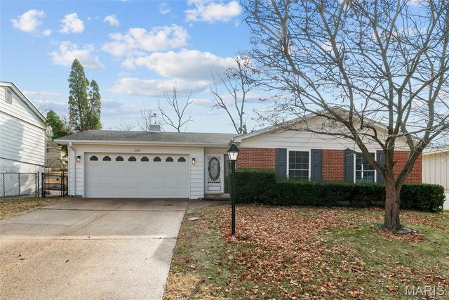 2668 Midland Ridge Drive, St Louis, MO 63114