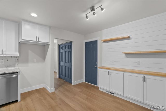 2668 Midland Ridge Drive, St Louis, MO 63114