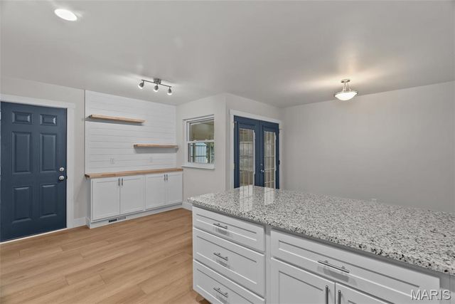 2668 Midland Ridge Drive, St Louis, MO 63114