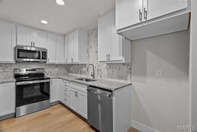 2668 Midland Ridge Drive, St Louis, MO 63114