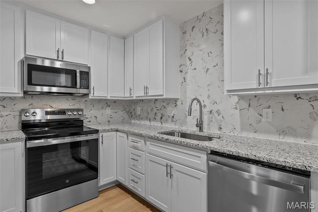 2668 Midland Ridge Drive, St Louis, MO 63114