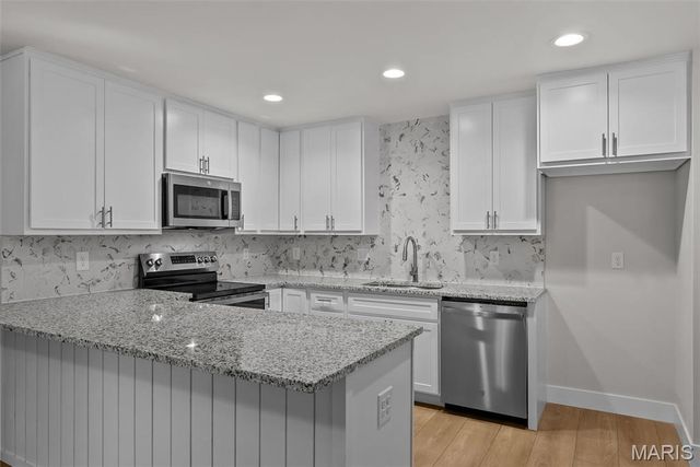 2668 Midland Ridge Drive, St Louis, MO 63114