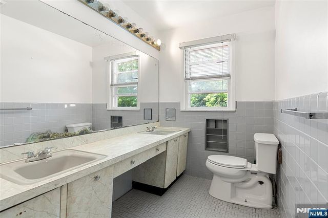 29 Devonshire Terrace, West Orange, NJ 07052