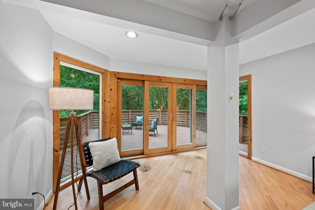 Image 10 of property listing at 3900 DECATUR AVE, Kensington, MD 20895