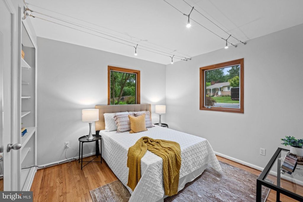 Image 12 of property listing at 3900 DECATUR AVE, Kensington, MD 20895