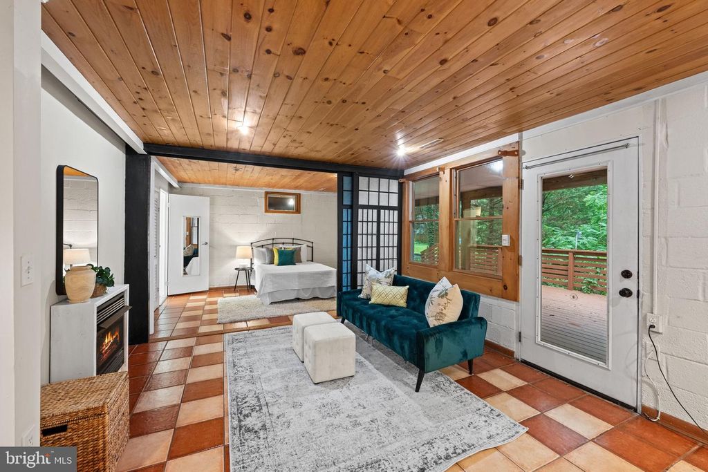 Image 18 of property listing at 3900 DECATUR AVE, Kensington, MD 20895