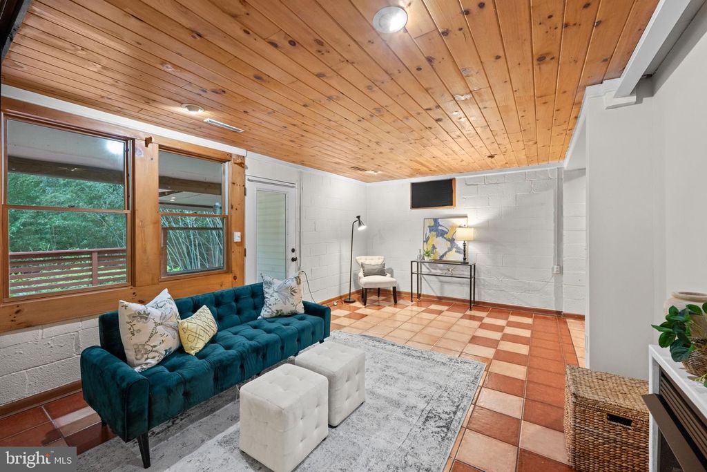 Image 20 of property listing at 3900 DECATUR AVE, Kensington, MD 20895