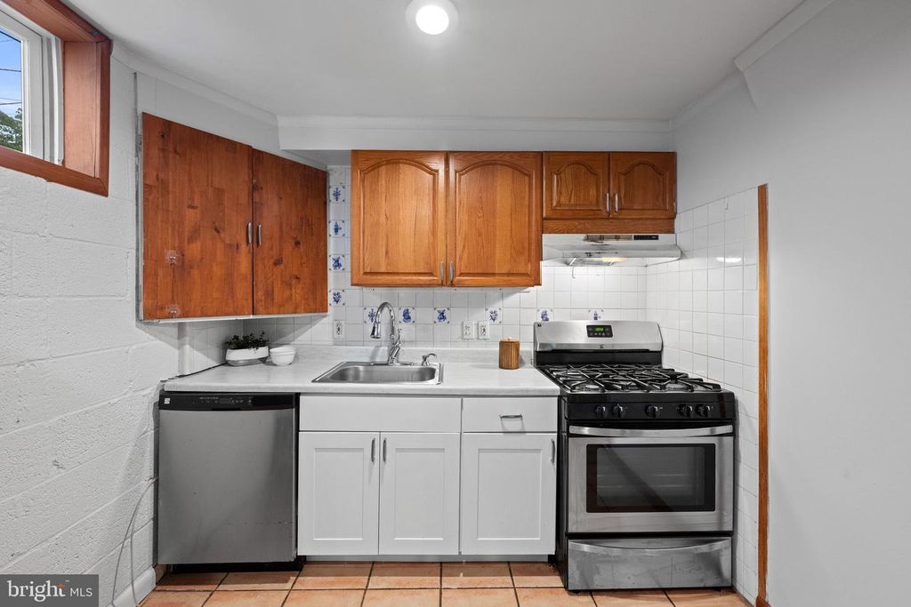 Image 21 of property listing at 3900 DECATUR AVE, Kensington, MD 20895