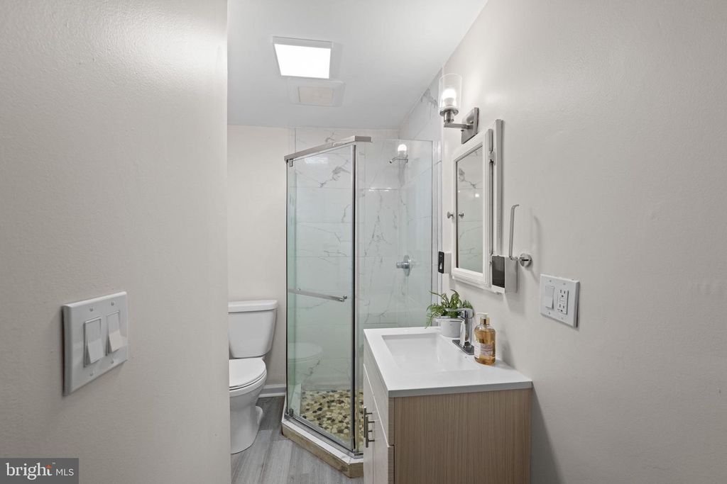 Image 22 of property listing at 3900 DECATUR AVE, Kensington, MD 20895