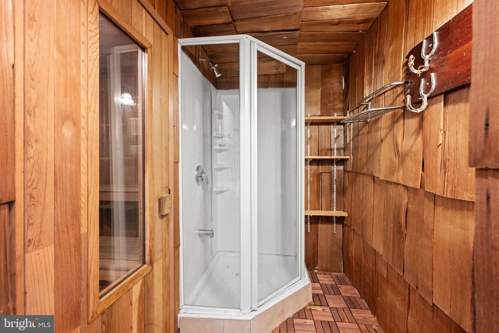 Image 28 of property listing at 3900 DECATUR AVE, Kensington, MD 20895