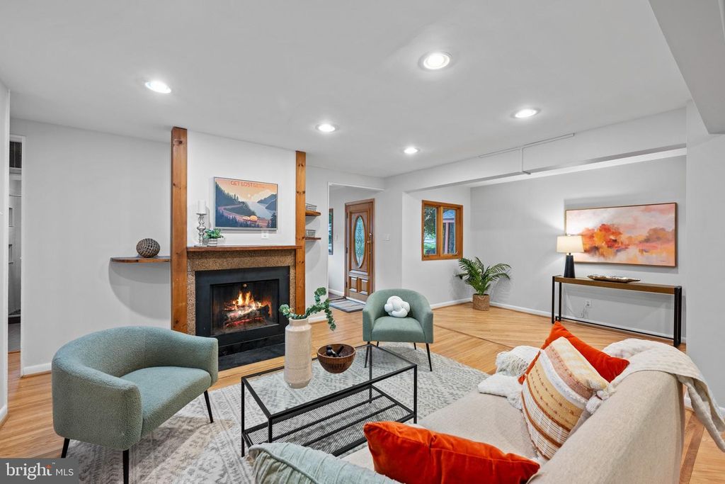 Image 3 of property listing at 3900 DECATUR AVE, Kensington, MD 20895