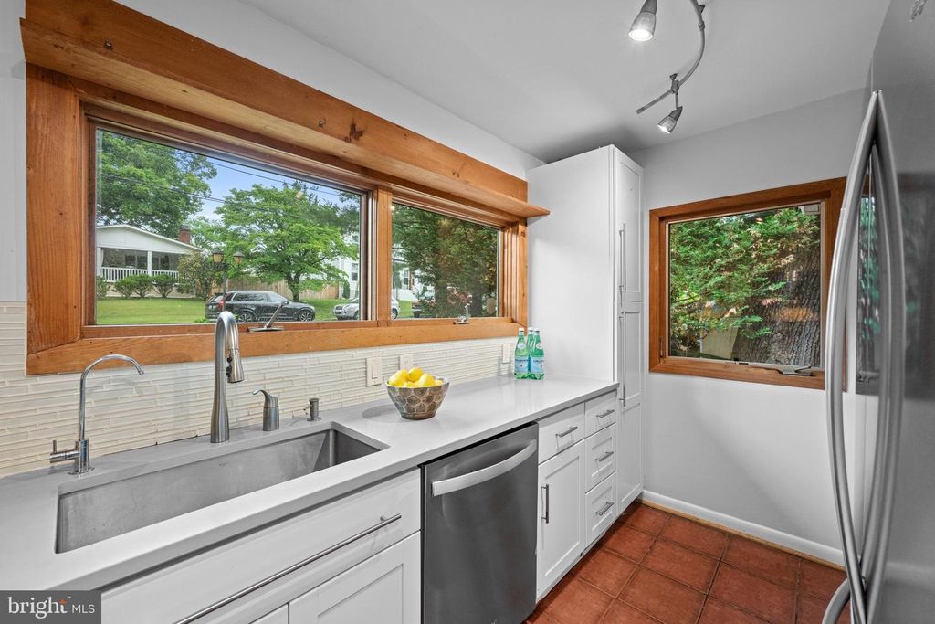 Image 6 of property listing at 3900 DECATUR AVE, Kensington, MD 20895