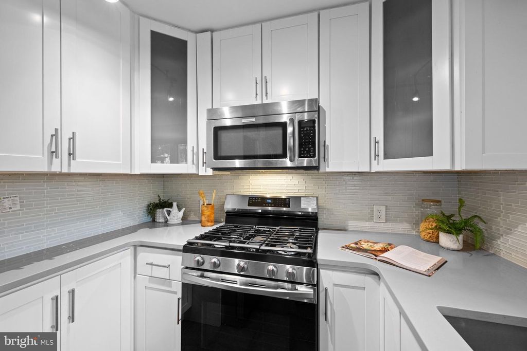 Image 7 of property listing at 3900 DECATUR AVE, Kensington, MD 20895