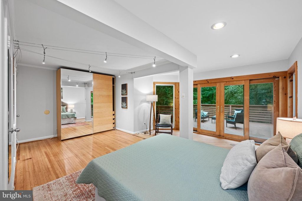 Image 9 of property listing at 3900 DECATUR AVE, Kensington, MD 20895