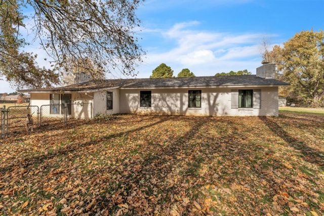 11957 Clyde Carnes Road, Farmington, AR 72730