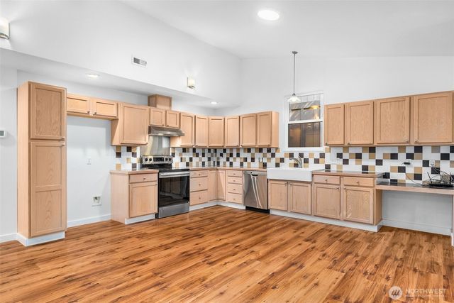 17818 SE Overlake Court, Yelm, WA 98597
