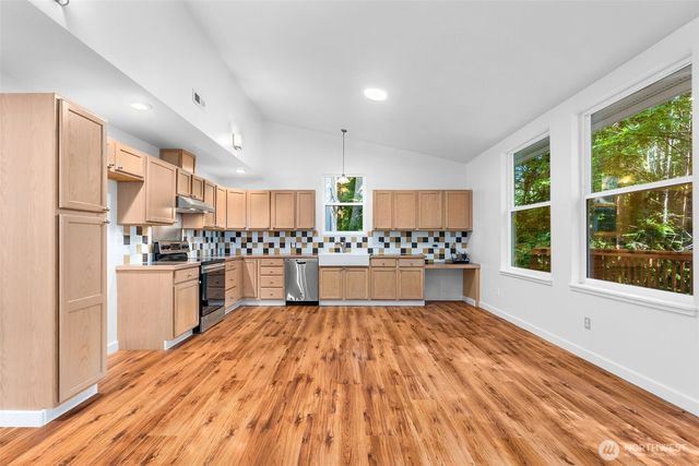 17818 SE Overlake Court, Yelm, WA 98597