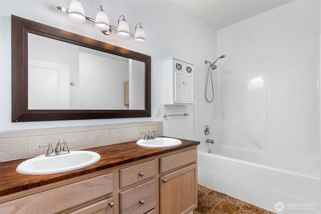 17818 SE Overlake Court, Yelm, WA 98597