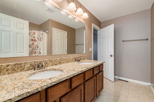 21208 S Meadowview Lane, Shorewood, IL 60404