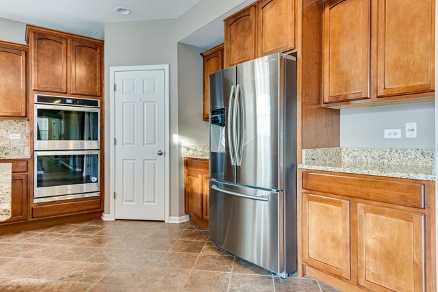 21208 S Meadowview Lane, Shorewood, IL 60404