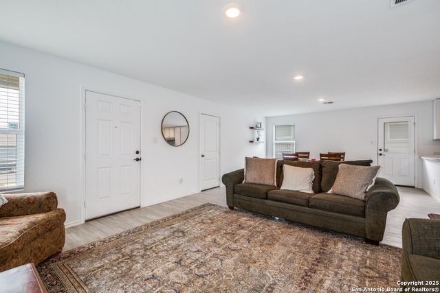 5223 HORNBECK HTS, Converse, TX 78109