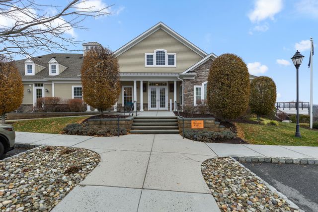 164 Warrington Round 164, Danbury, CT 06810