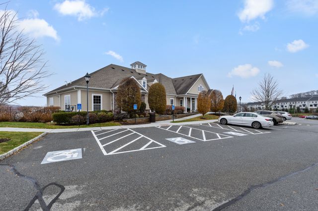 164 Warrington Round 164, Danbury, CT 06810